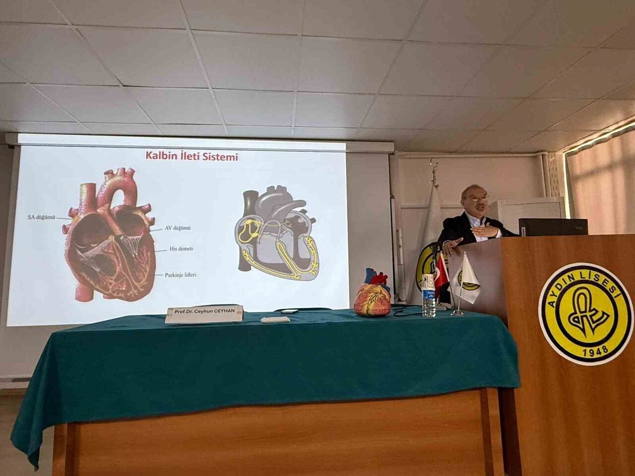 AYDIN LİSESİ TARAFINDAN SÜRDÜRÜLEN 'AKADEMİSYENLERİN DERSLERE GİRMESİ PROJESİ' KAPSAMINDA, AYDIN...