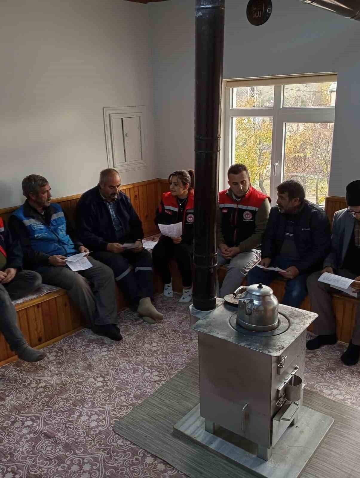 AYDINTEPE’DE ÜRETİCİLER TARIMSAL DESTEKLER KONUSUNDA BİLGİLENDİRİLDİ