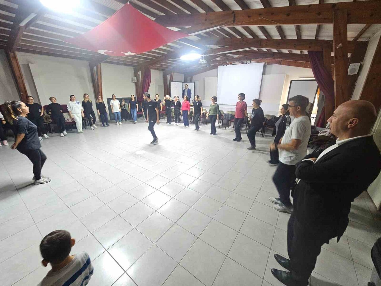 AYVALIK’TA ÖĞRETMENLERDEN RİTİM YOLCULUĞU