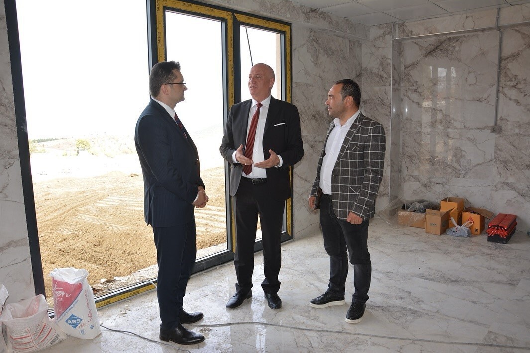 BABADAĞ BELEDİYE BAŞKANI MURAT KUMRAL, İLÇEDE ÇALIŞMALARI DEVAM EDEN SOSYAL TESİS VE SPOR SAHASI...