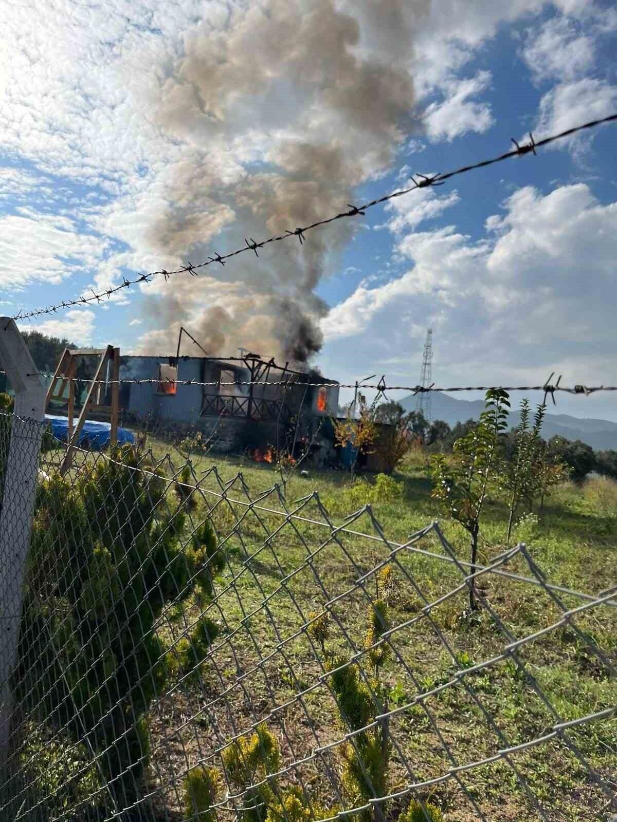 BAĞ EVİNDE KORKUTAN YANGIN