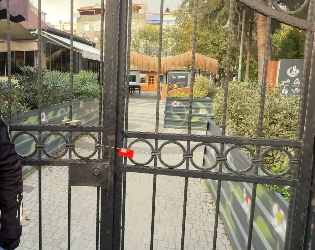 BAĞCILAR'DA 5 ÇOCUĞUN ELEKTRİK AKIMINA KAPILDIĞI PARK ZABITA EKİPLERİNCE SÜRESİZ MÜHÜRLENDİ....