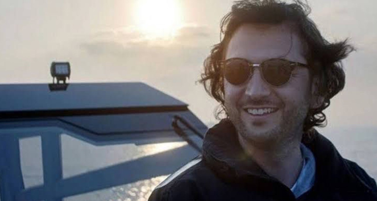 BALIKESİR'İN ERDEK İLÇESİ AÇIKLARINDA TEKNESİ PARÇALANMIŞ HALDE BULUNAN İŞ İNSANI HALİT YUKAY'IN...