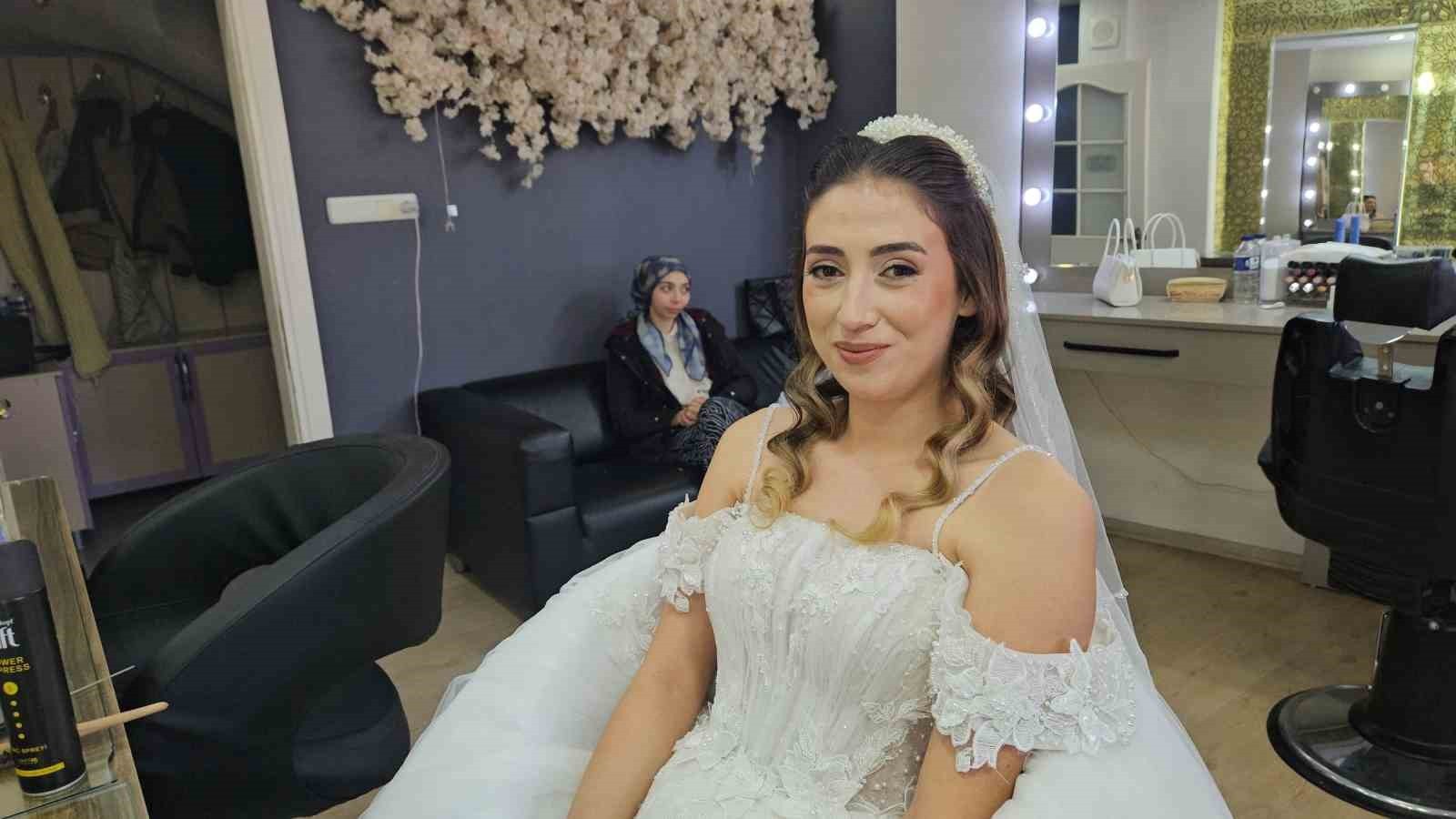 BALIKESİR'İN SINDIRGI İLÇESİNDE ÖĞLE SAATLERİNDE 4.4 BÜYÜKLÜĞÜNDE DEPREM MEYDANA GELDİ. AKŞAMKİ...