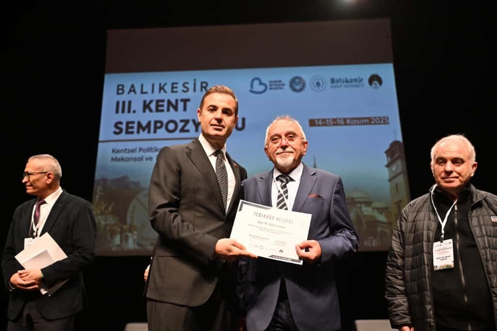 BALIKESİR 3. KENT SEMPOZYUMU YAPILDI