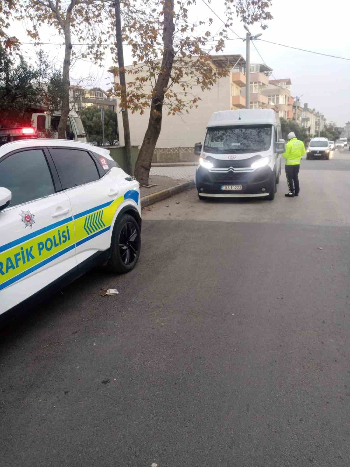 BANDIRMA İLÇE EMNİYET MÜDÜRLÜĞÜ EKİPLERİ, EKİM AYI BOYUNCA ÖĞRENCİLERİN GÜVENLİĞİNİ SAĞLAMAK VE...