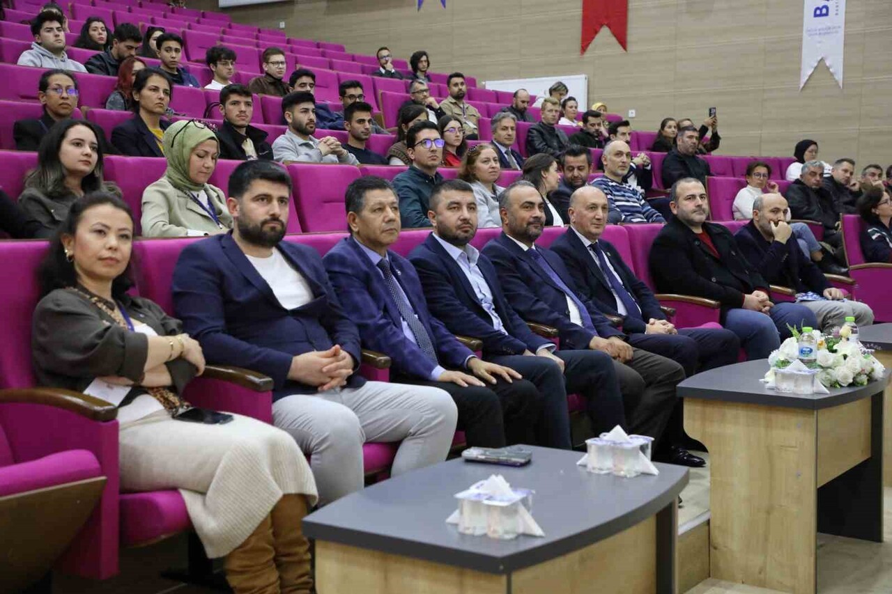 BARÜ'DE DÜZENLENEN KONGREDE EĞİTİM ARAŞTIRMALARINDA YENİ YAKLAŞIMLAR ELE ALINDI