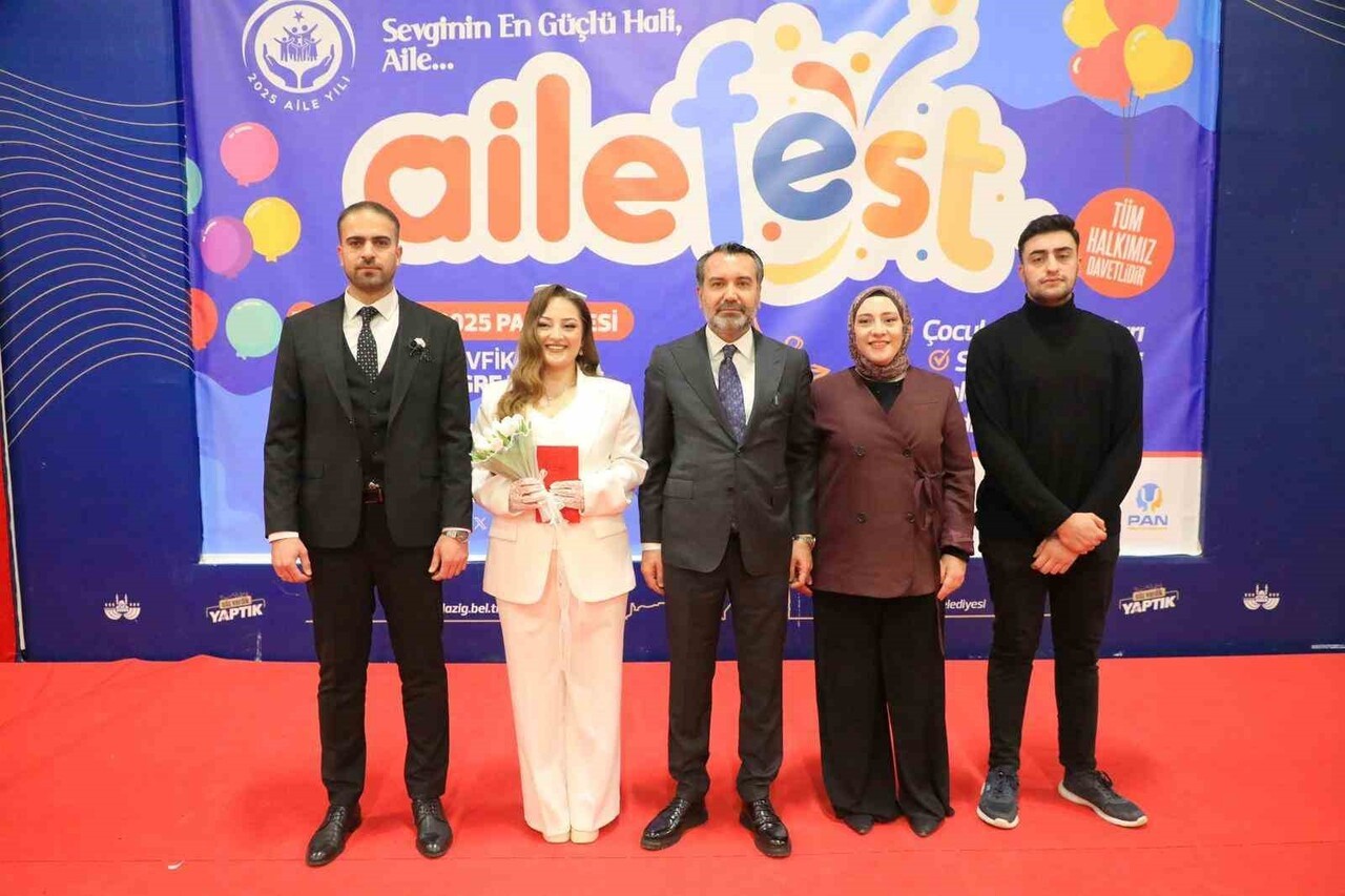 BAŞKAN ŞERİFOĞULLARI, AİLEFEST’TE AİLELERLE BULUŞTU; GENÇ ÇİFTİN NİKAHINI KIYDI
