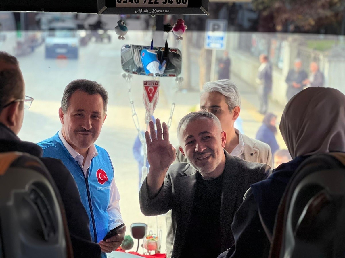 BAŞKAN YILDIRIM UMRECİLERİN MANEVİ DUYGULARINA ORTAK OLDU