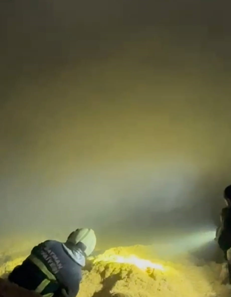 BATMAN'DA SABAH SAATLERİNDE BİR BİNANIN ALT KATINDA BULUNAN SAMAN VE ARPA DEPOSUNDA ÇIKAN YANGIN...