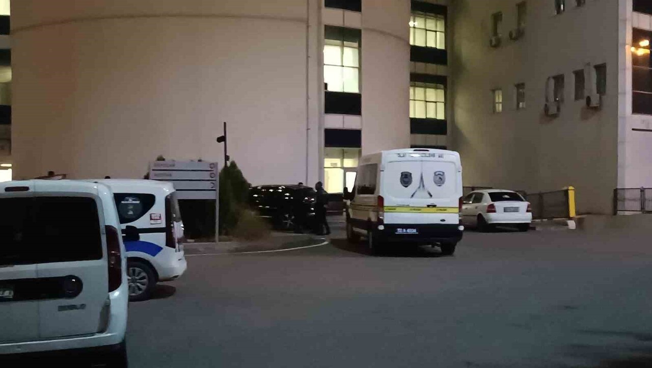 BATMAN’DA 26 YAŞINDAKİ A.Ç., BATMAN EĞİTİM VE ARAŞTIRMA HASTANESİNE GİREREK 5’İNCİ KATTAN ATLAYIP...