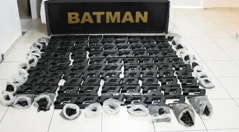 BATMAN EMNİYET'TEN SİLAH KAÇAKÇILIĞINA "BÜYÜK DARBE": ÜÇ YILDA 2 BİNDEN FAZLA SİLAH ELE...