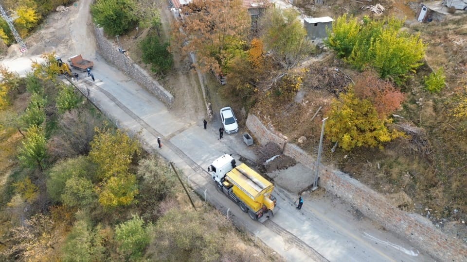 BATTALGAZİ BELEDİYESİ FEN İŞLERİ MÜDÜRLÜĞÜ EKİPLERİ, ÇAMURLU MAHALLESİ VE MAHALLE SINIRLARI İÇİNDE...