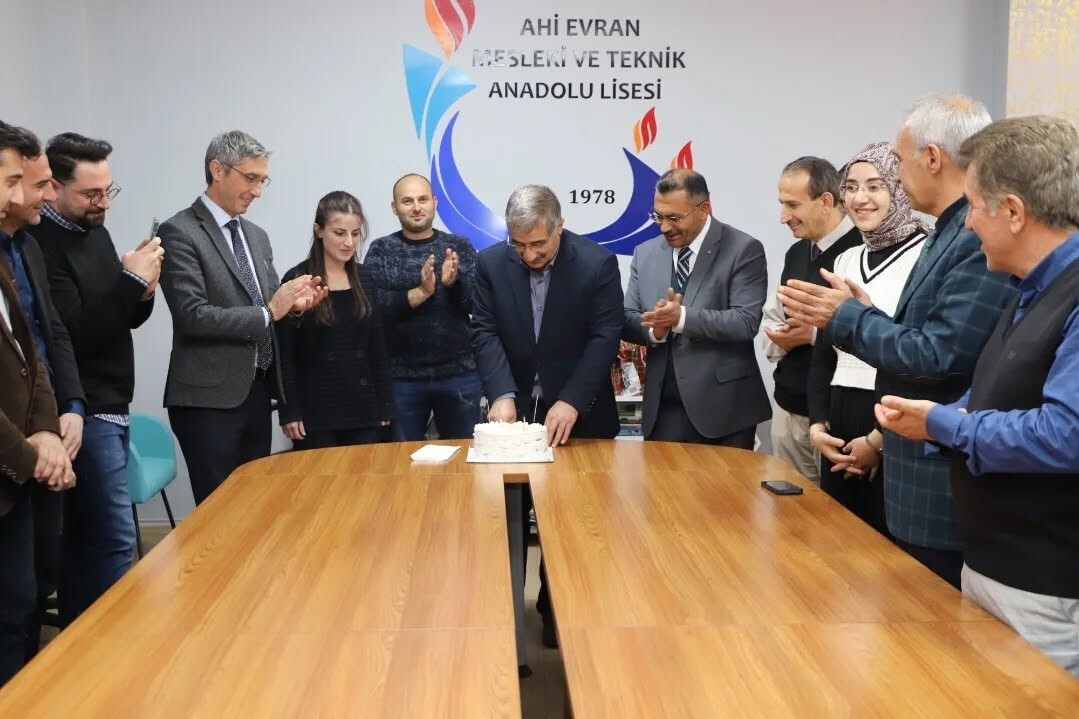 BAYBURT'TA EMEKLİYE AYRILAN MÜDÜRE VEDA PROGRAMI