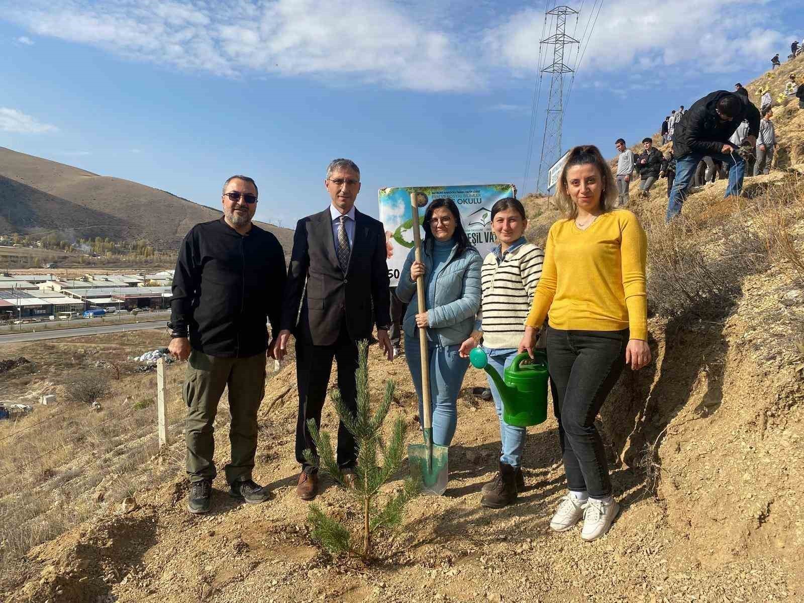 BAYBURT ANADOLU İMAM HATİP LİSESİ TARAFINDAN HATIRA ORMANI OLUŞTURULDU