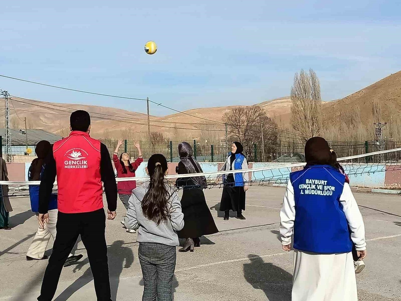 BAYBURT GENÇLİK MERKEZİ KIRKPINAR KÖYÜNDE ÖĞRENCİLERLE BİR ARAYA GELDİ