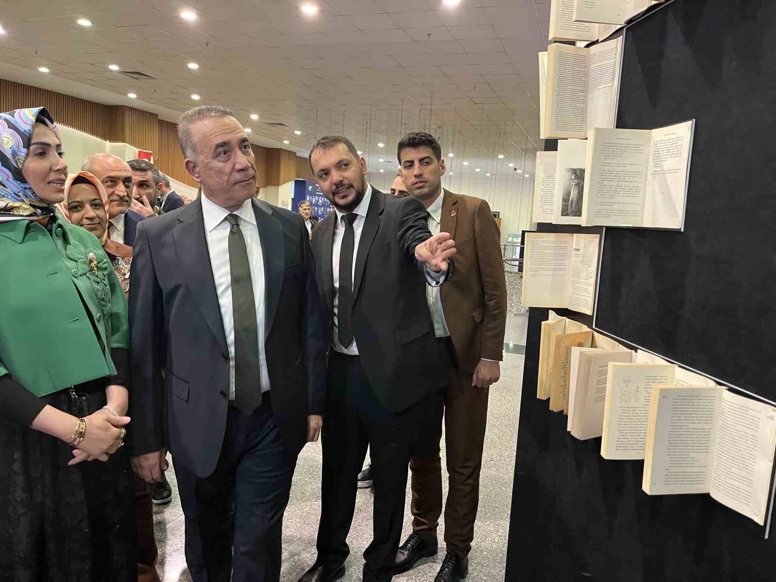 BELEDİYE BAŞKANININ SERGİ ALANINI GEZMESİ