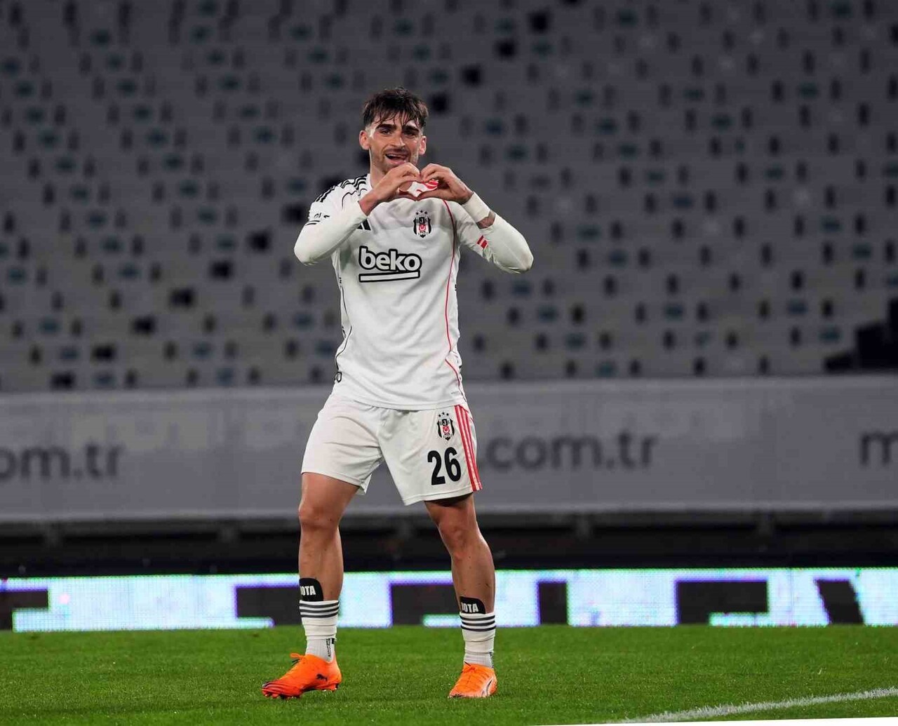 BEŞİKTAŞ’IN PORTEKİZLİ FUTBOLCUSU JOTA SİLVA, SİYAH-BEYAZLI FORMAYLA İLK KEZ 11’DE BAŞLADIĞI FATİH...