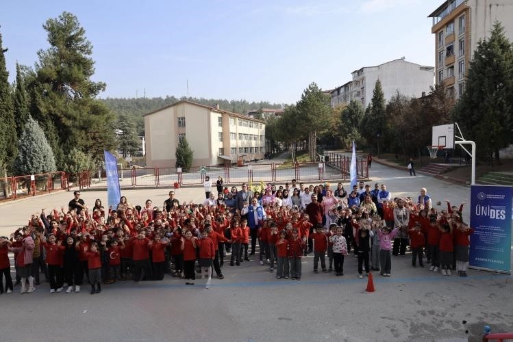 BİLECİK'TE GENÇ GÖNÜLLÜLER KÜTÜPHANESİ AÇILDI