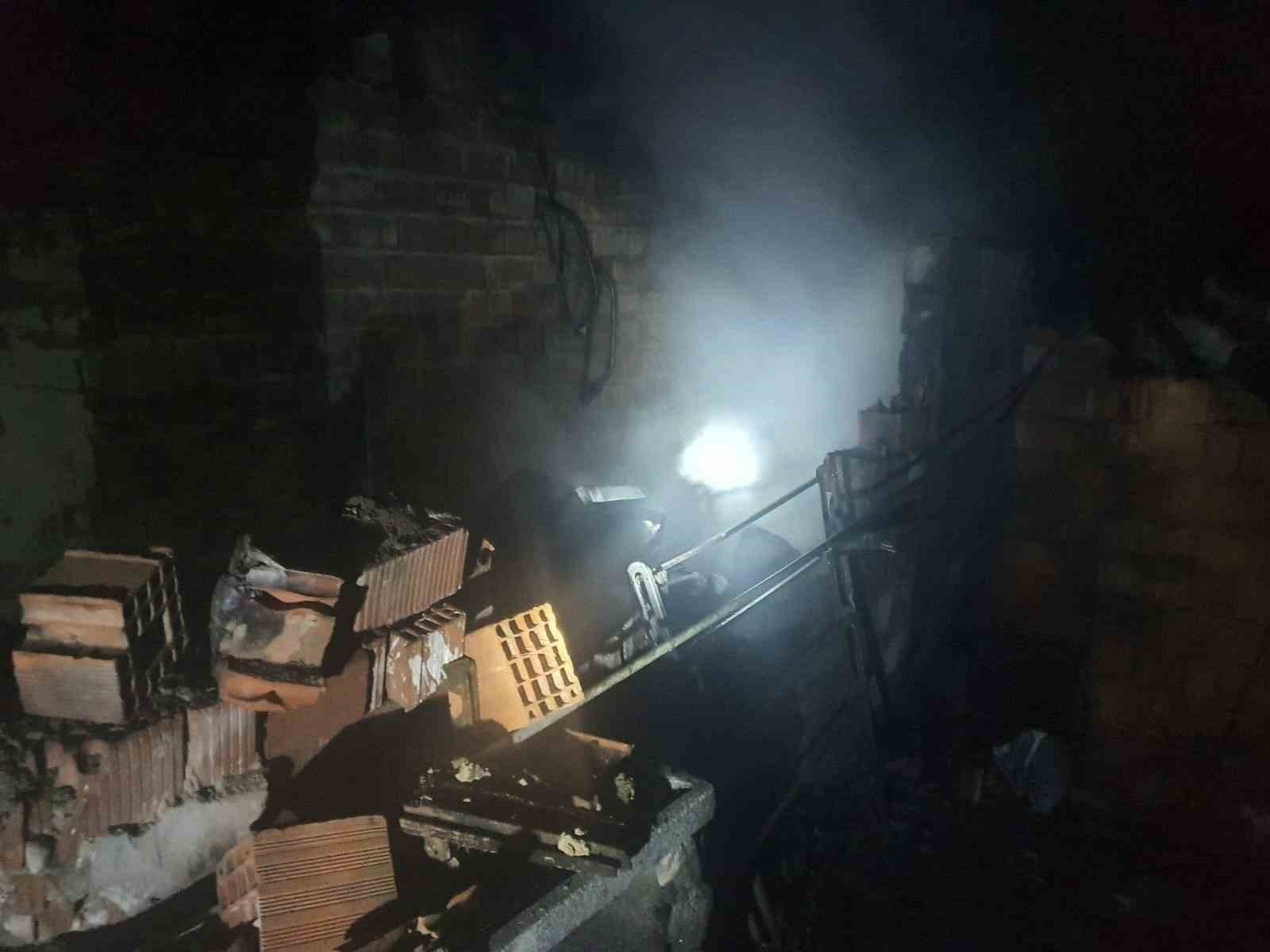 BİLECİK'TE METRUK BİNA YANGIN