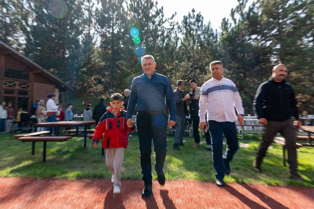 BİLECİK EMNİYETİ, ÇOCUKLARIN GÖNÜLLERİNE DOKUNDU