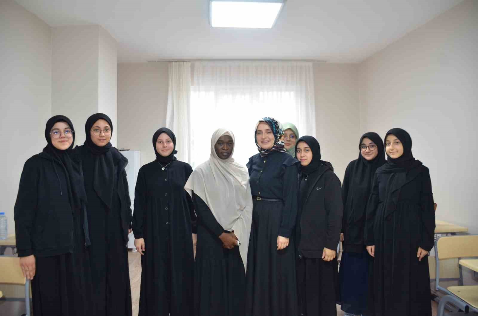 BİLECİK ŞEYH EDEBALİ ÜNİVERSİTESİ (BŞEÜ) ÖĞRENCİSİ SUDANLI ASMA YOUSİF OSMAN ALİ, TIP...