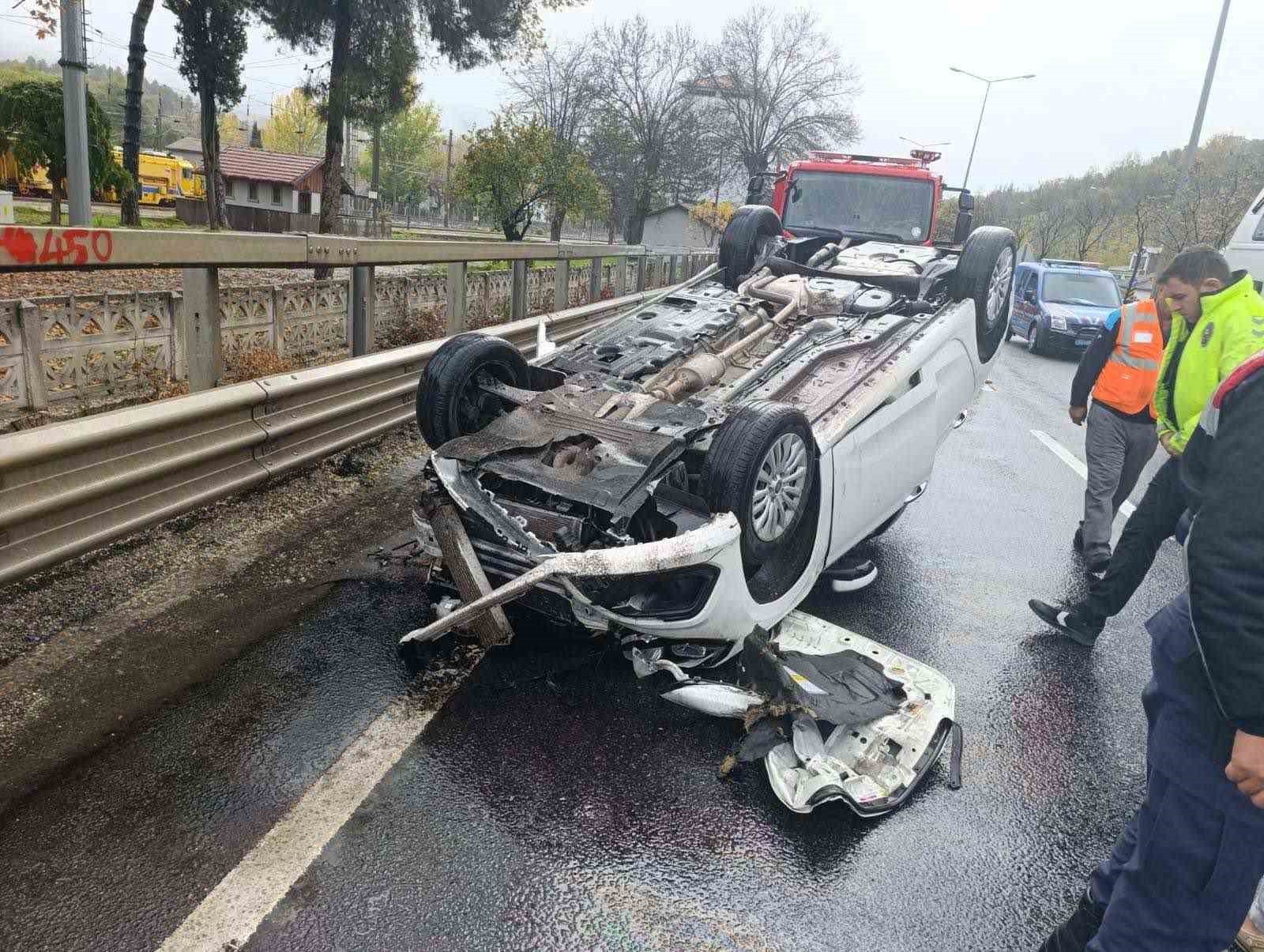 BİLECİK’TE TAKLA ATAN ARAÇ SÜRÜCÜSÜ HAFİF YARALANDI