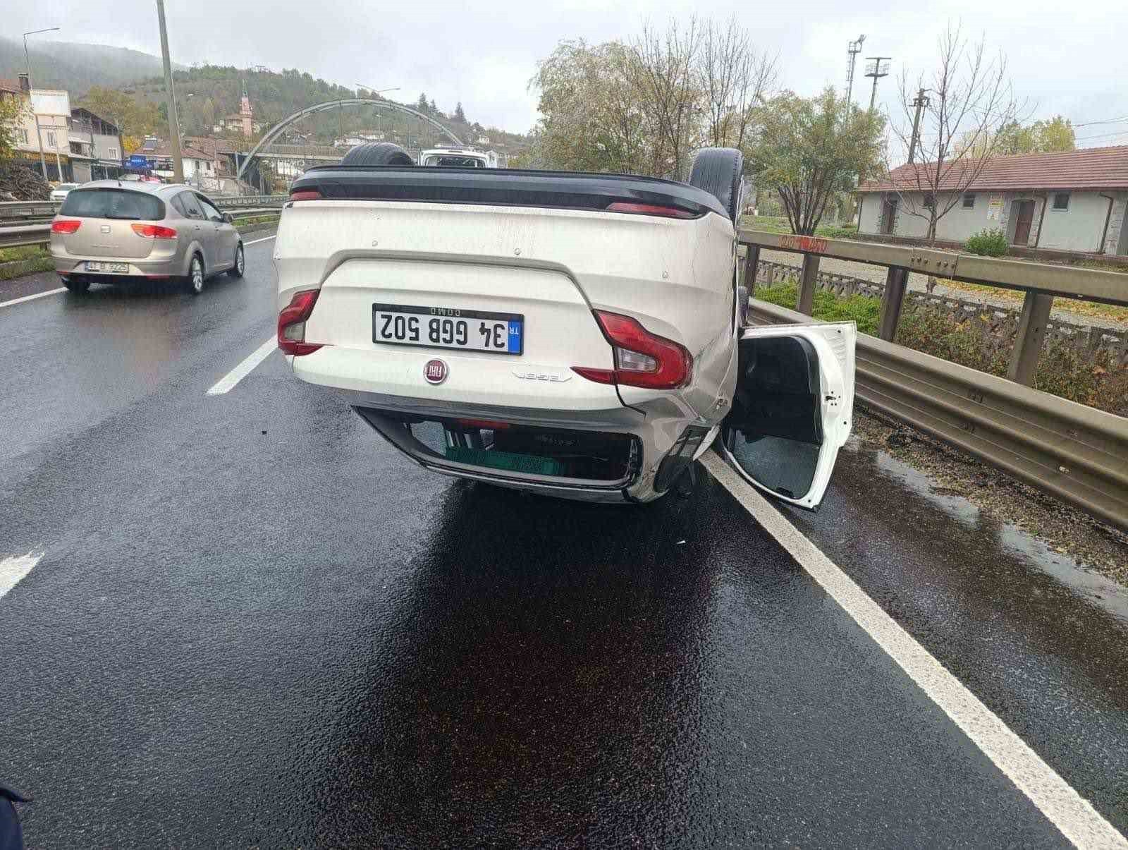 BİLECİK’TE TAKLA ATAN ARAÇ SÜRÜCÜSÜ HAFİF YARALANDI