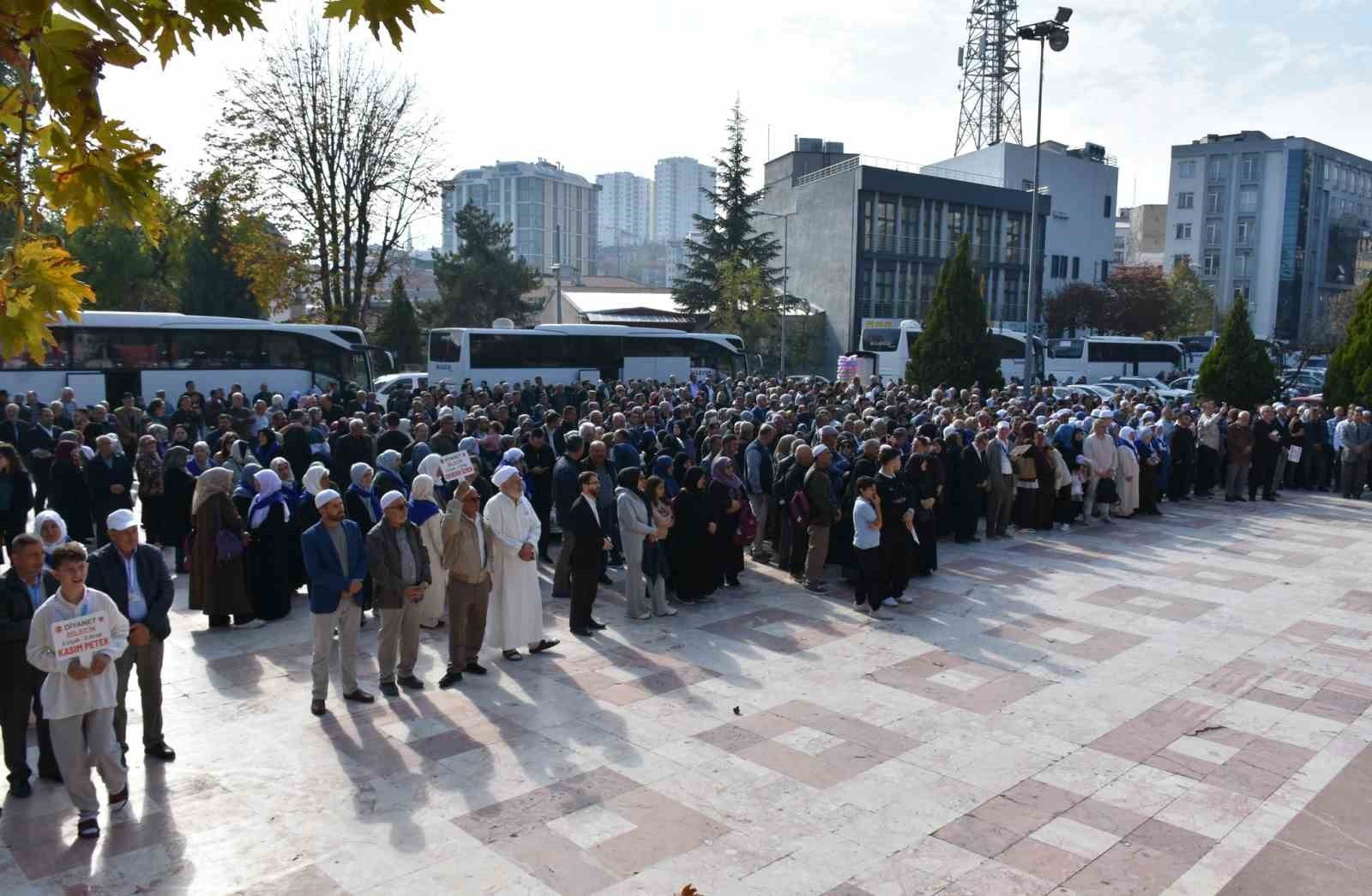 BİLECİK’TEN 305 UMRECİ DUALARLA KUTSAL TOPRAKLARA UĞURLANDI