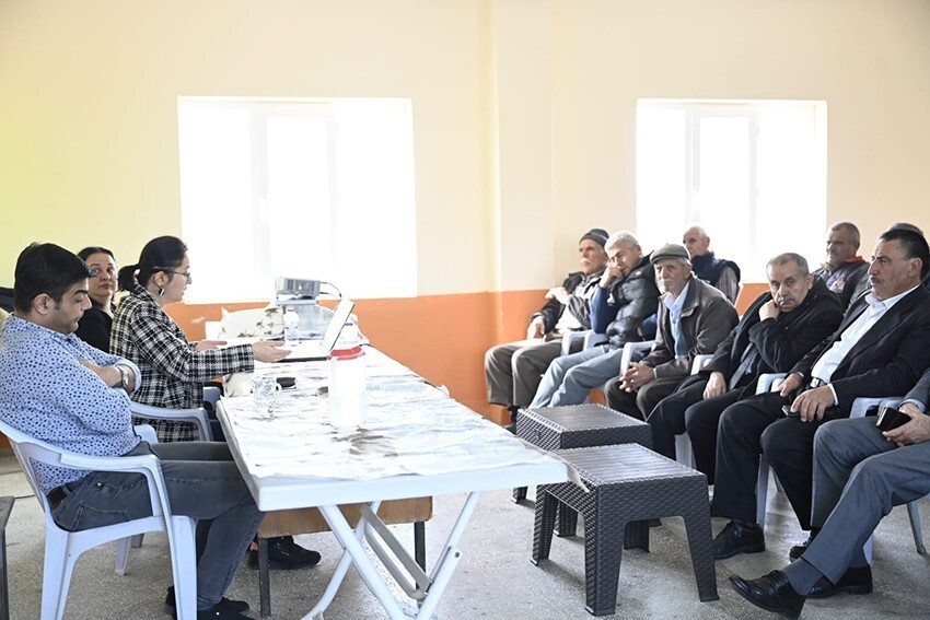 BİLİMLE HALKI BULUŞTURMA ÇALIŞMALARINI ARALIKSIZ SÜRDÜREN UŞAK ÜNİVERSİTESİ, BU KEZ YENİKÖY’DE...