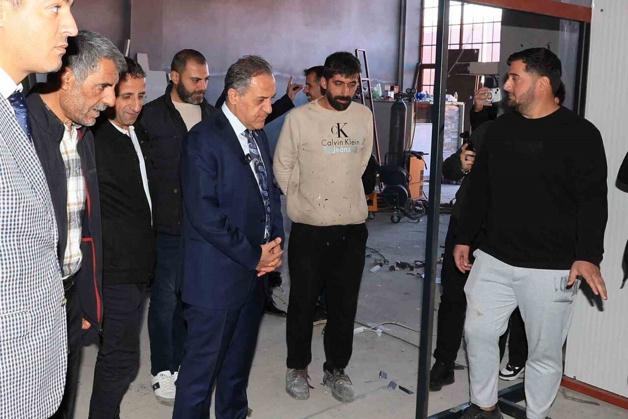 BİNGÖL VALİSİ DR. AHMET HAMDİ USTA, 3’ÜNCÜ KISIM KÜÇÜK SANAYİ SİTESİ’NDE TAMAMLANAN ASFALT...