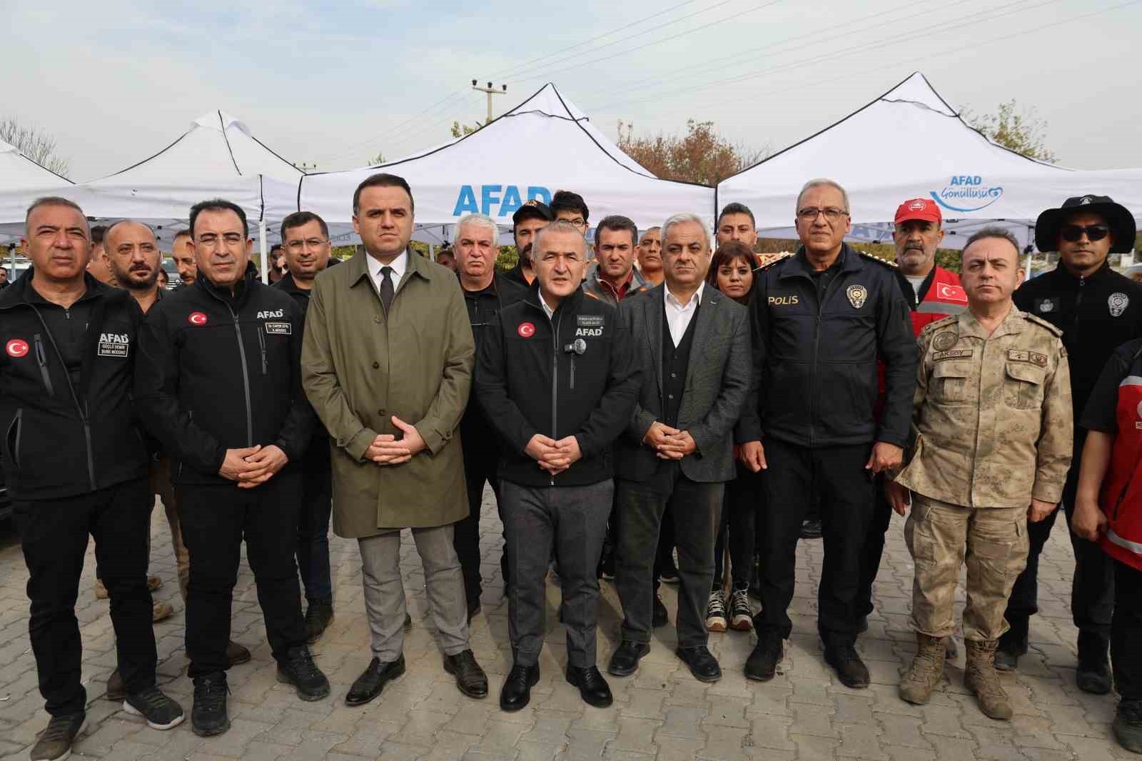 BİR HAFTA ÖNCE KAYBOLAN OTİZMLİ VEYSEL BİLEN’İN ARAMA ALANINDA DEĞERLENDİRMELERDE BULUNAN ELAZIĞ...