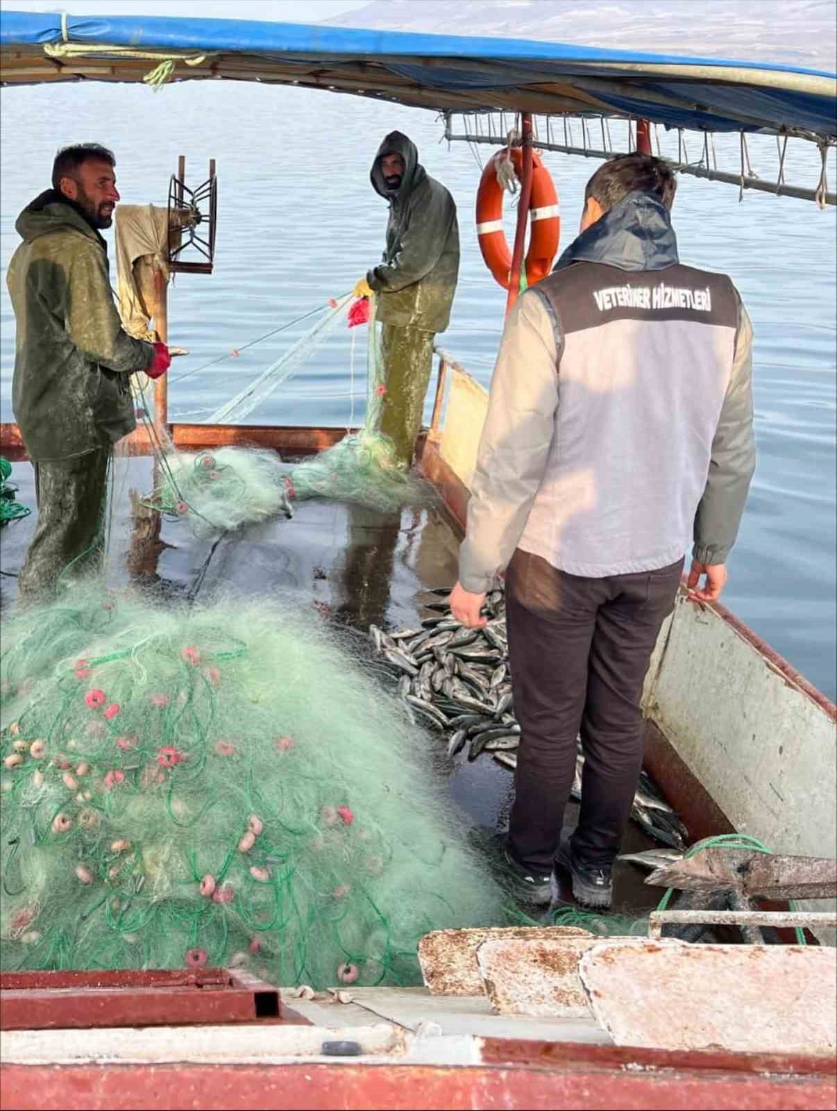 BİTLİS'İN TATVAN İLÇESİNDE İLÇE TARIM VE ORMAN MÜDÜRLÜĞÜ EKİPLERİ İLE TATVAN DENİZ LİMANI ŞUBE...