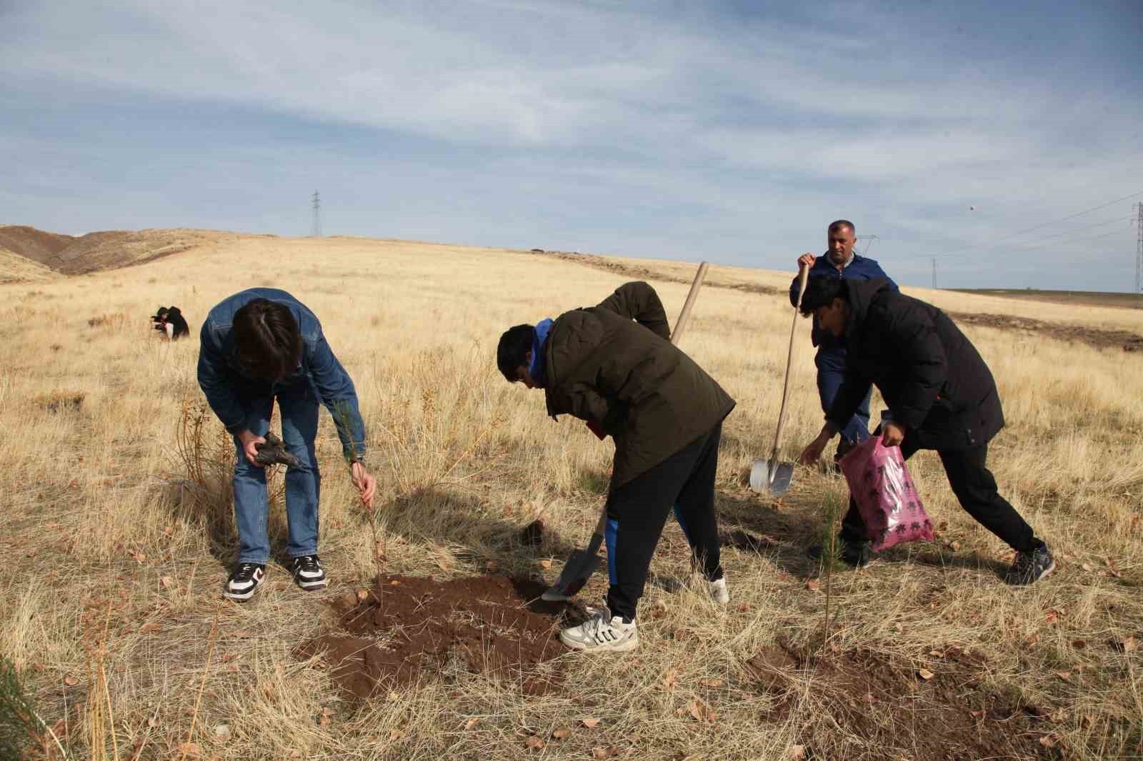 BİTLİS’İN AHLAT İLÇESİNDE, CUMHURBAŞKANLIĞI HİMAYELERİNDE VE MİLLİ EĞİTİM BAKANLIĞININ...