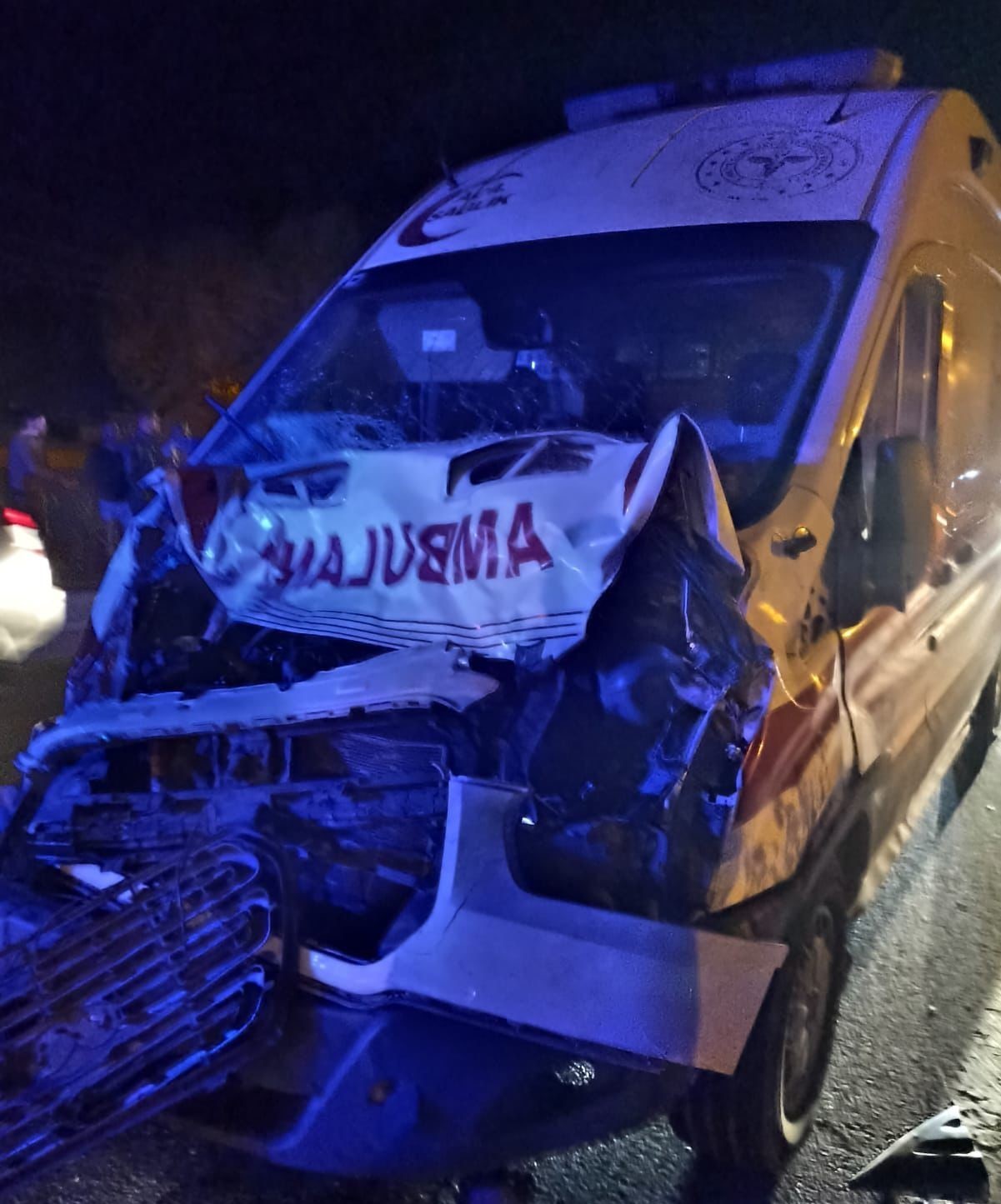 BİTLİS’İN GÜROYMAK İLÇESİ GİRİŞİNDE MEYDANA GELEN KAZADA, MUŞ’TAN VAN’A HASTA TAŞIYAN AMBULANS...