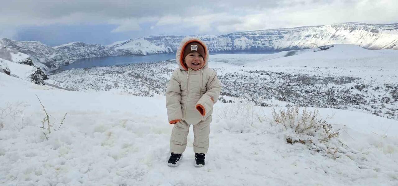 BİTLİS’İN TATVAN İLÇESİNDEKİ NEMRUT KALDERASI, ETKİLİ OLAN KAR YAĞIŞIYLA BİRLİKTE BEYAZA...