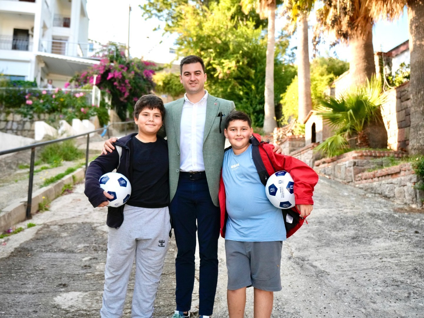 BODRUM BELEDİYESİ, İLÇE GENELİNDEKİ CADDE VE SOKAKLARDA GERÇEKLEŞTİRDİĞİ BAKIM, ONARIM VE YENİLEME...