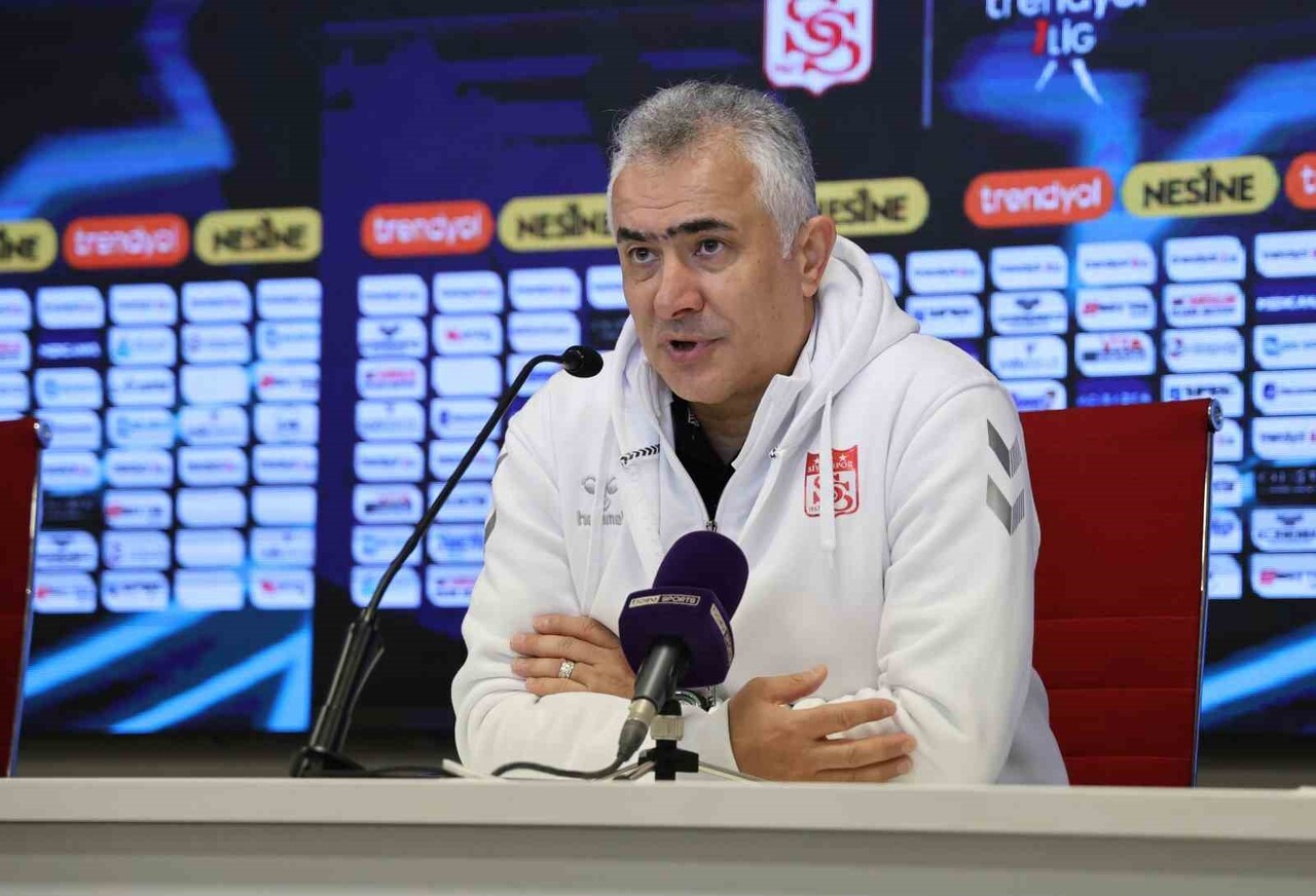 BOLUSPOR MAÇINDAN 3 PUANLA AYRILAN ÖZBELSAN SİVASSPOR’DA TEKNİK DİREKTÖR MEHMET ALTIPARMAK MAÇIN...