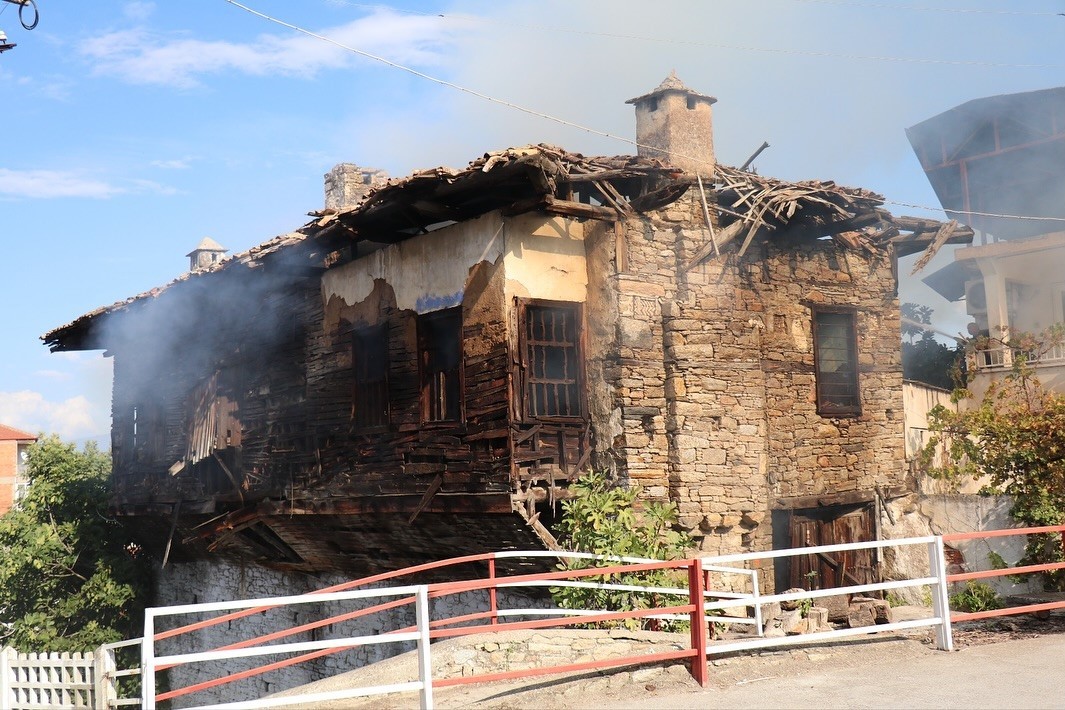 BOZDOĞAN’DA EV YANGINI