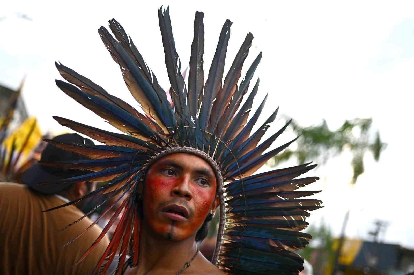 BREZLİYA’NIN BELEM KENTİNDEKİ COP30’DA İKLİM DEĞİŞİKLİĞİ VE ORMANLARIN KORUNMAMASINI PROTESTO EDEN...