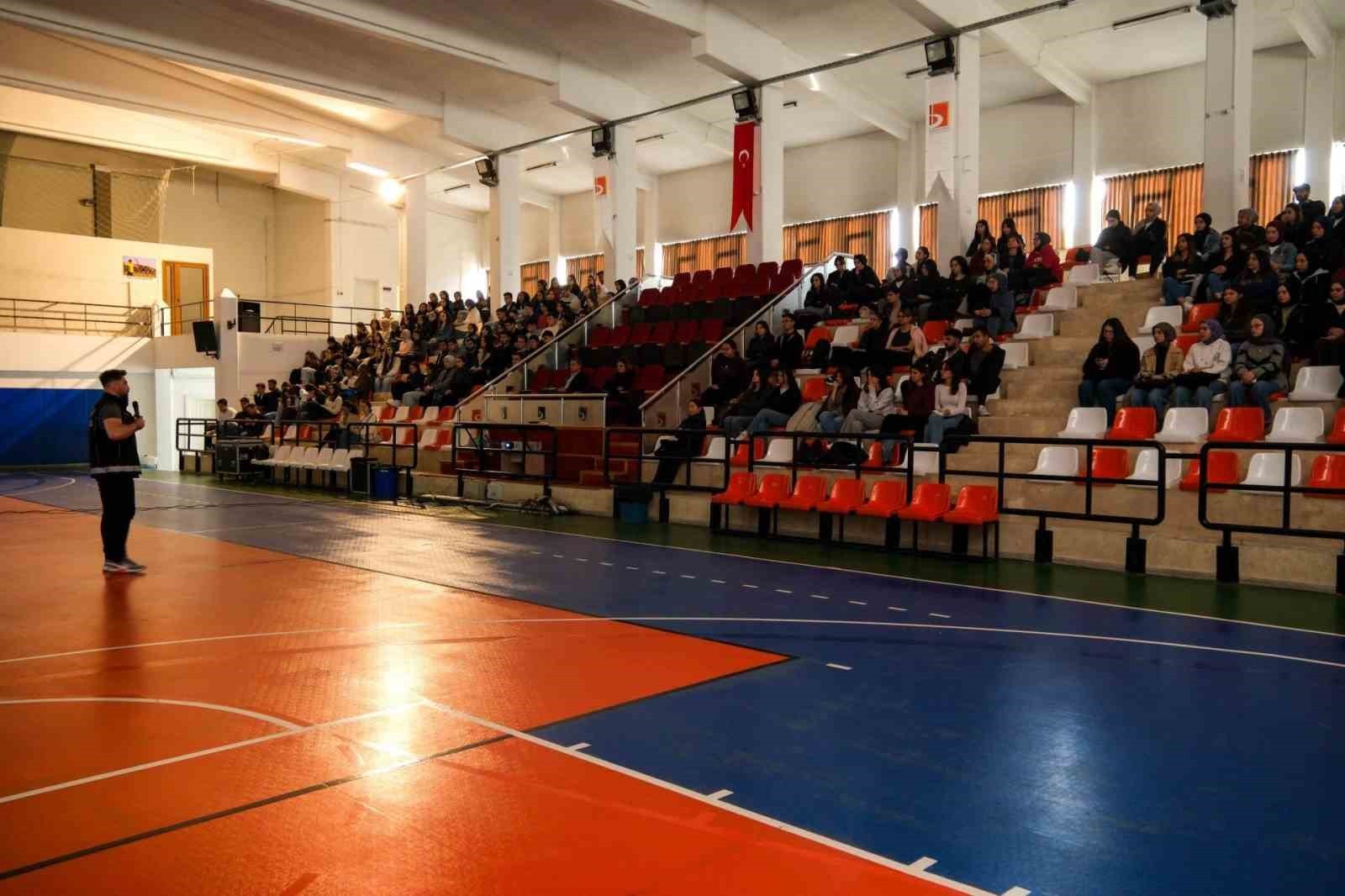 BŞEÜ’DE "EN İYİ NARKOTİK POLİSİ: ANNE" PROJESİ EĞİTİMİ DÜZENLENDİ