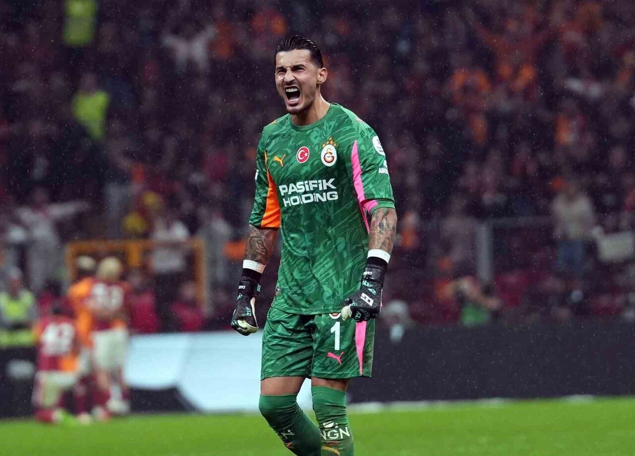 BU SEZON TRENDYOL SÜPER LİG'DE GALATASARAY'IN KALECİSİ UĞURCAN ÇAKIR 8 MAÇTA 5 GOL YEDİ.