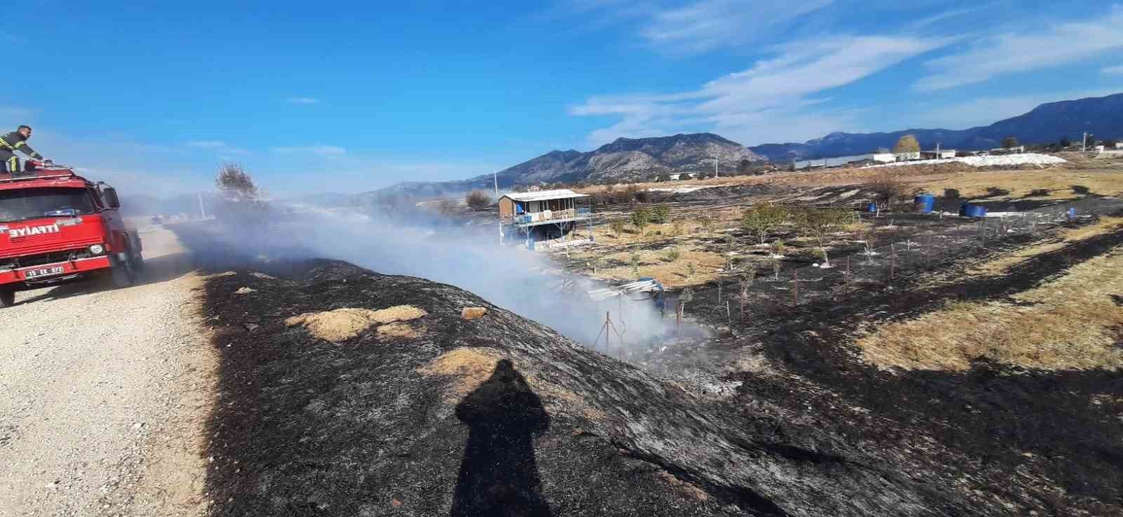 BUCAK İLÇESİNDE ARAZİDE ÇIKAN YANGIN İTFAİYE EKİPLERİ TARAFINDAN SÖNDÜRÜLDÜ.
