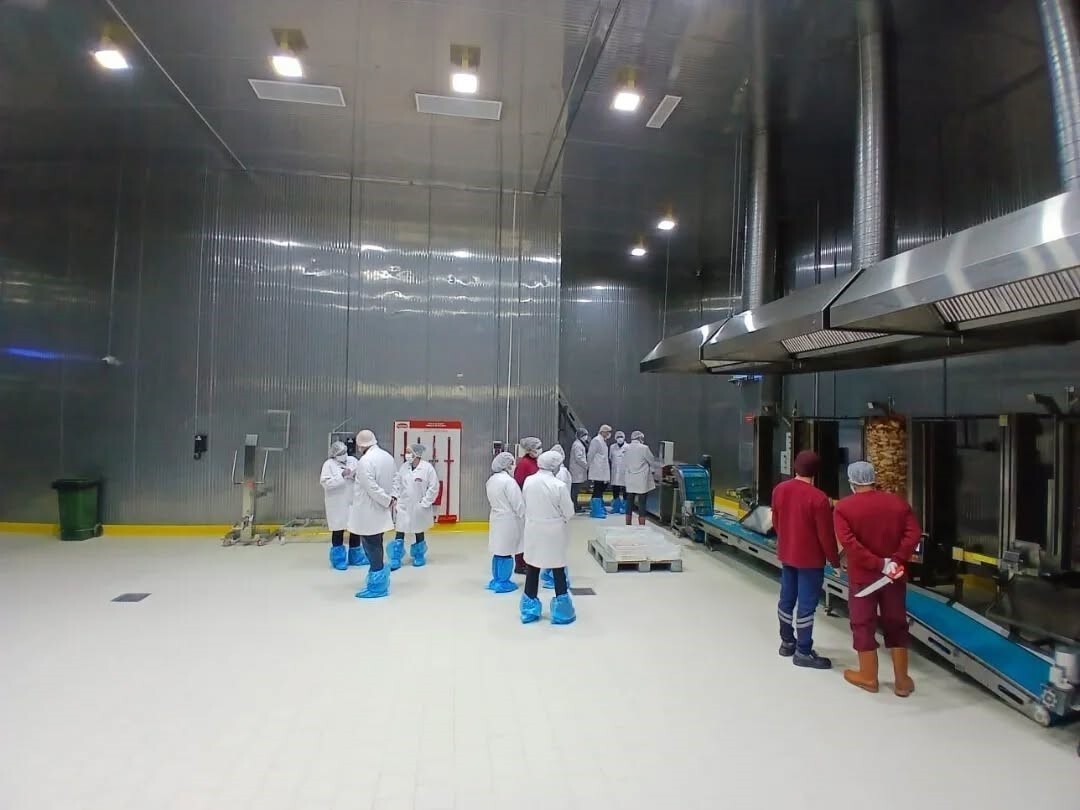 BUHARKENT’TE KANATLI DÖNER ÜRETİM TESİSİNDE İNCELEME YAPILDI