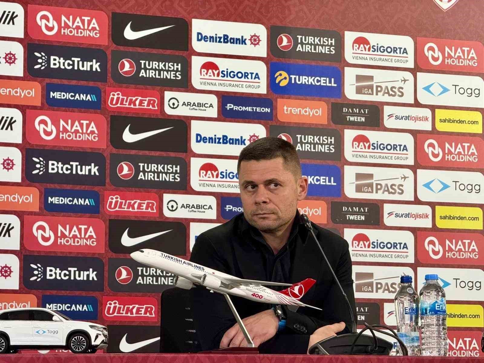 BULGARİSTAN TEKNİK DİREKTÖRÜ ALEKSANDAR DİMİTROV MAÇ SONU AÇIKLAMALARDA BULUNDU