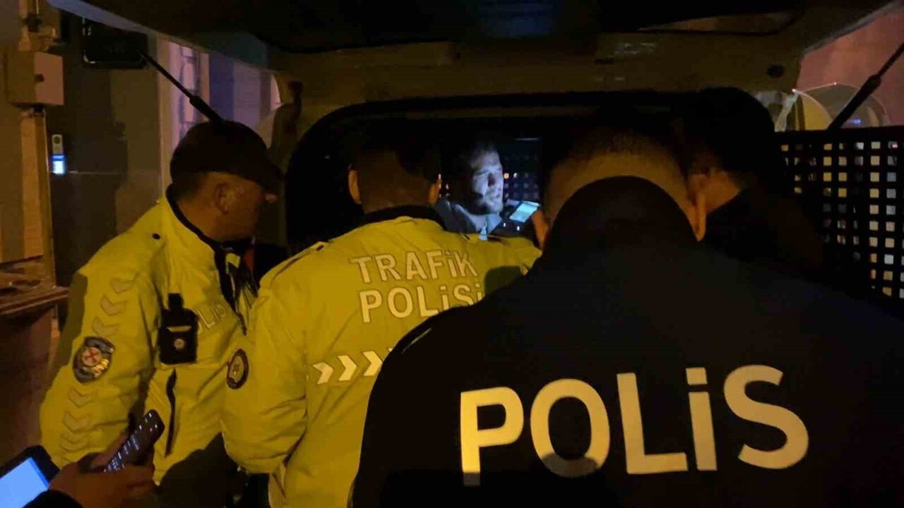 BURSA'DA 'DUR' İHTARINA UYMAYAN SÜRÜCÜ 10 KİLOMETRELİK KOVALAMACAYLA YAKALANDI