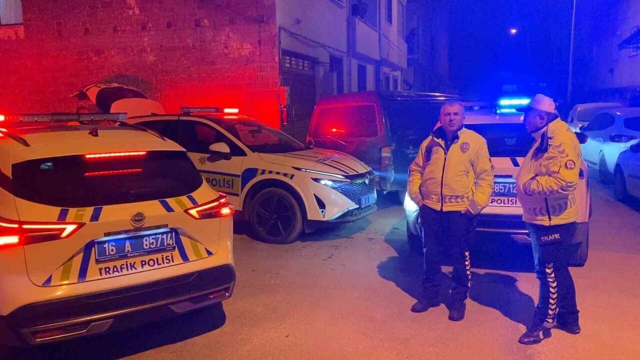 BURSA'DA 'DUR' İHTARINA UYMAYAN SÜRÜCÜ 10 KİLOMETRELİK KOVALAMACAYLA YAKALANDI