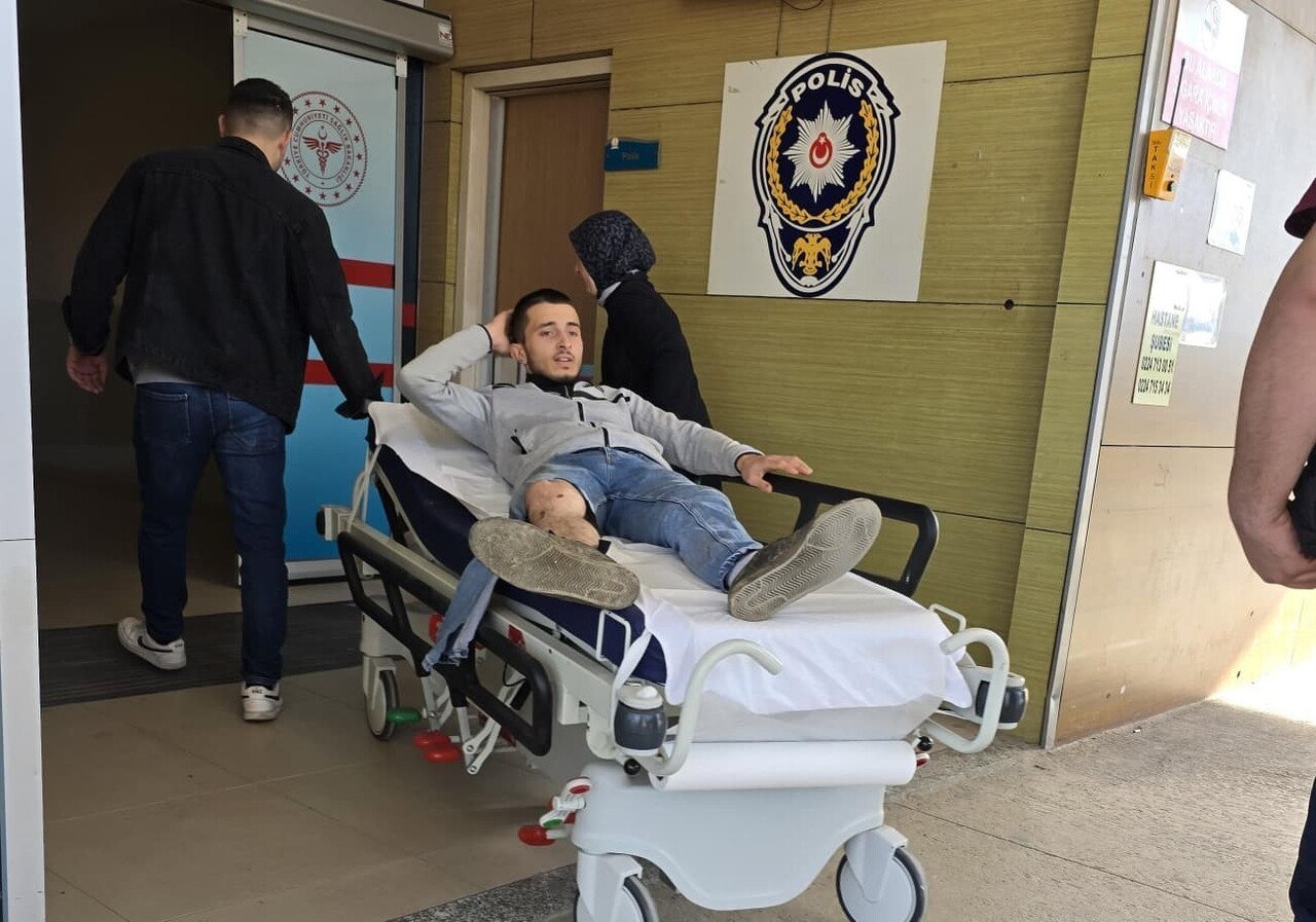 BURSA'NIN İNEGÖL İLÇESİNDE DEVRİLEN TRAKTÖRDEKİ 2 KİŞİ YARALANDI.