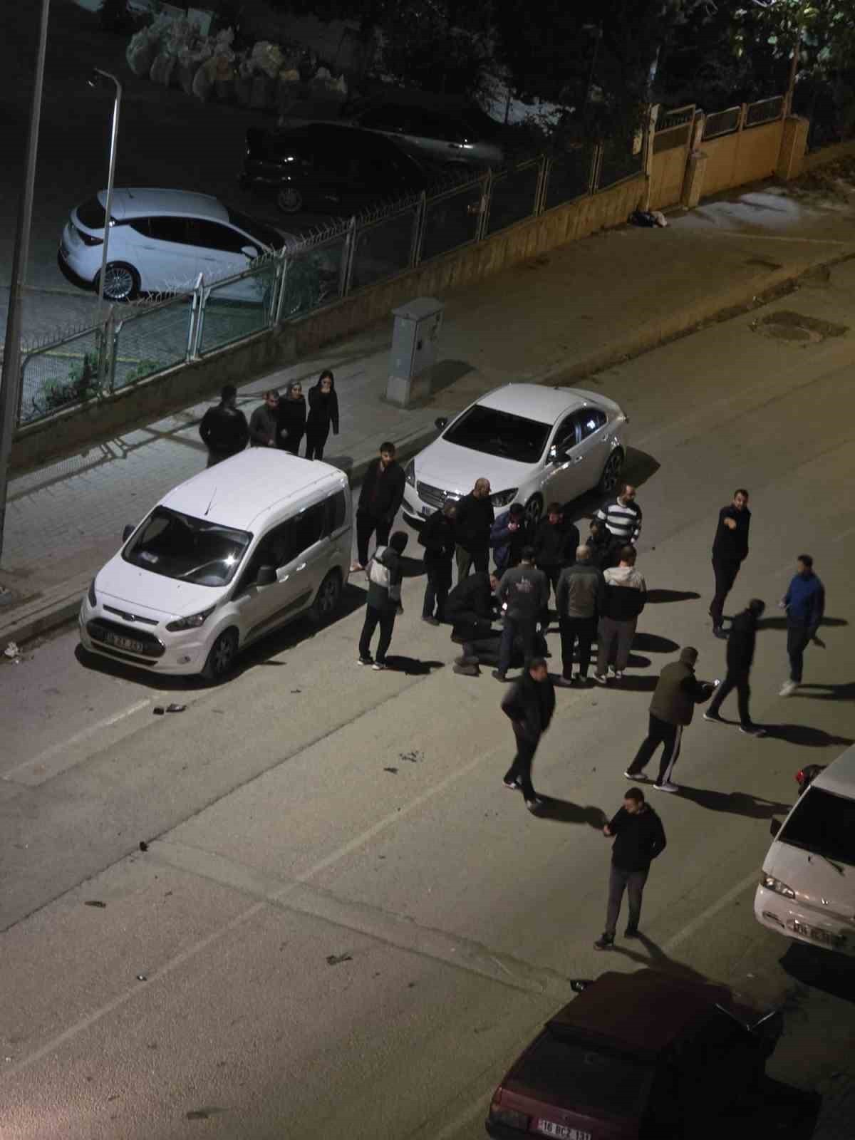 BURSA'NIN İNEGÖL İLÇESİNDE HAFİF TİCARİ ARAÇ İLE ÇARPIŞAN MOTOSİKLET SÜRÜKLENEREK YOL KENARINDA...