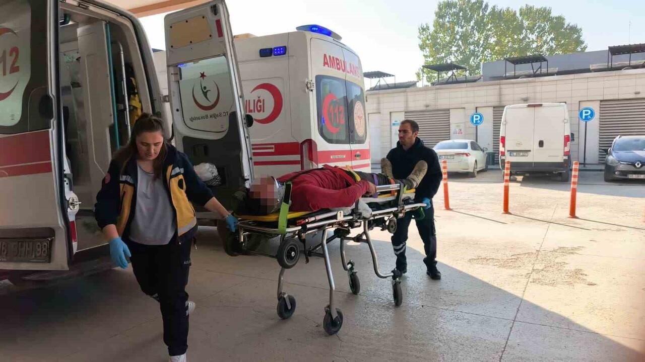 BURSA'NIN İNEGÖL İLÇESİNDE MEYDANA GELEN KAZADA KONTROLDEN ÇIKAN TIR DEVRİLDİ, SÜRÜCÜSÜ...